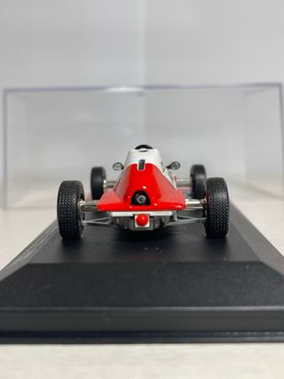 Coche Van Diemen RF83 Escala 1/43