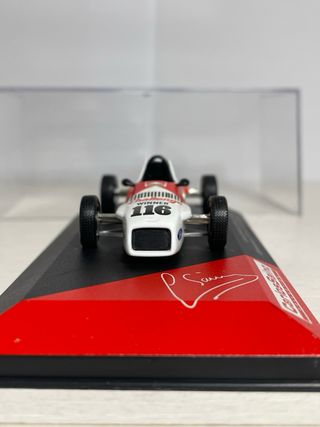 Coche Van Diemen RF83 Escala 1/43