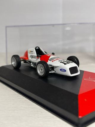 Coche Van Diemen RF83 Escala 1/43