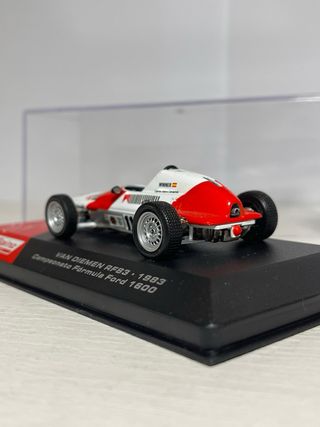 Coche Van Diemen RF83 Escala 1/43