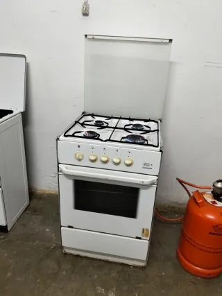 Cocina de gas con horno eléctrico
