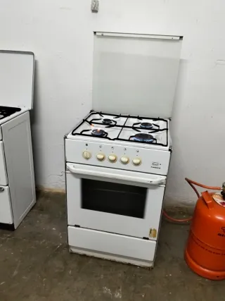 Cocina de gas con horno eléctrico