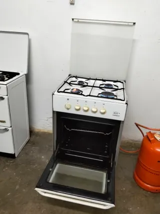 Cocina de gas con horno eléctrico