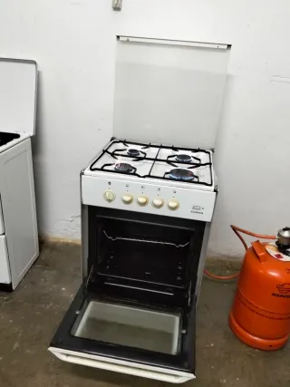 Cocina de gas con horno eléctrico