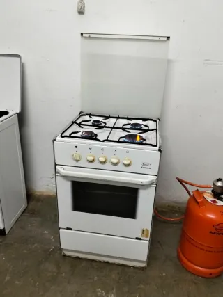 Cocina de gas con horno eléctrico
