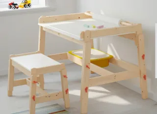 Escritorio infantil y banqueta Ikea