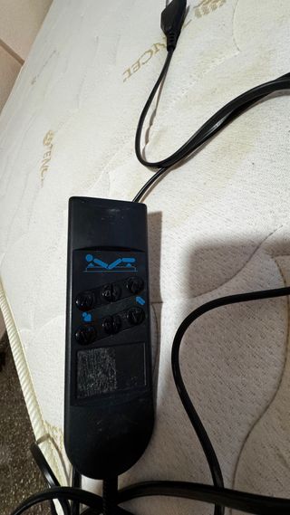 Cama articulada con colchón y motor eléctrico