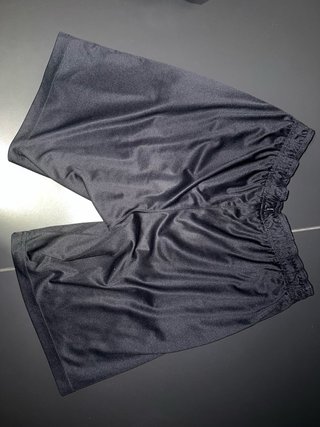 Pantalones cortos deportivos negros y grises
