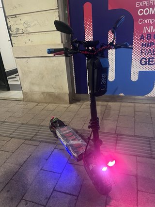 Patinete eléctrico potente con retrovisores y luce