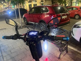 Patinete eléctrico potente con retrovisores y luce