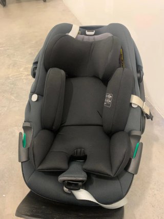 Maxi Cosi Pebble 360 + Base Family Fix