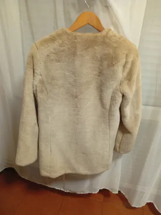 Chaqueta pelo beige