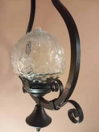 Lámpara colgante de metal y cristal