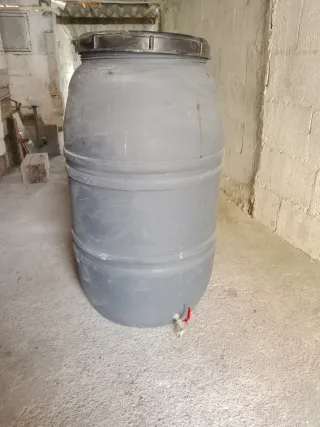 Bidón de agua con grifo