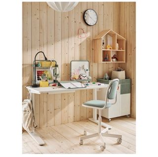 Escritorio blanco Ikea y silla incluida