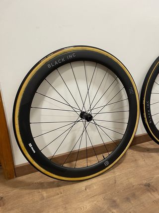 Rodas Black Inc Forty Five (45mm) Carbono