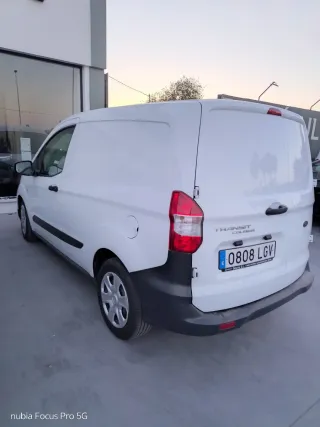 Ford E-Tourneo Courier 2021