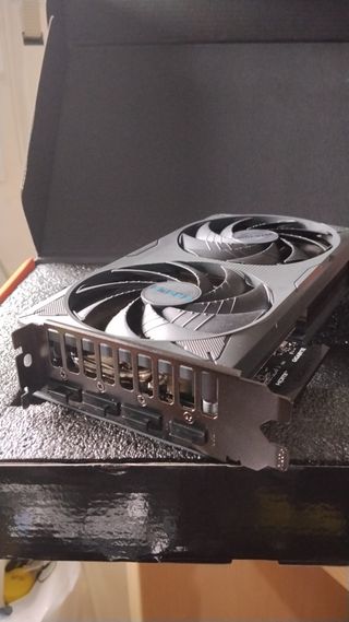 Gráfica Gigabyte RTX 5060Ti 8GB NUEVA! OPORTUNIDAD