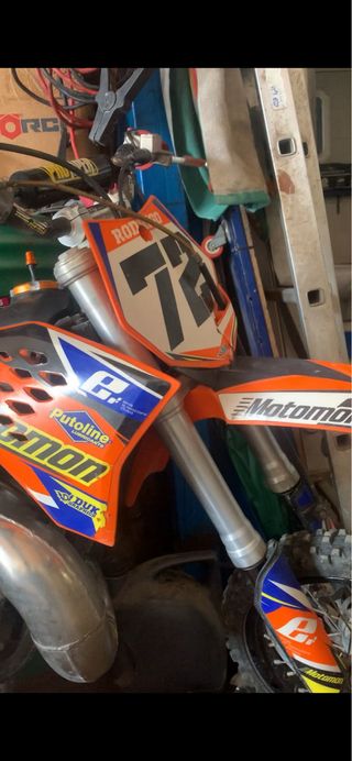 Moto Enduro/Motocross Negra y Naranja