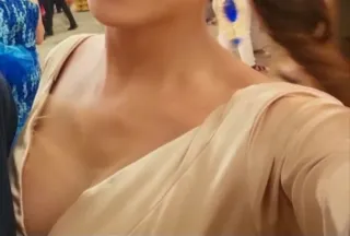 Vestido Flamenca Dorado con Volantes Azules