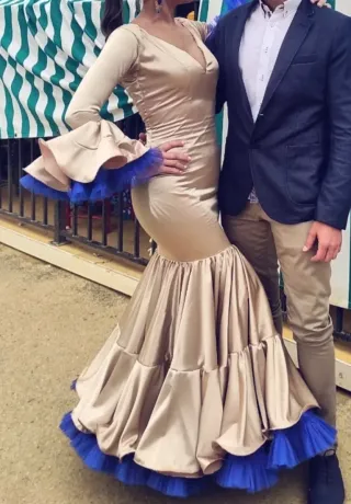 Vestido Flamenca Dorado con Volantes Azules
