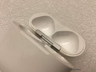 in-ear apple airpods 4 gen