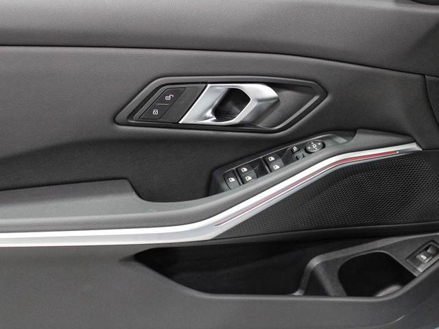 BMW Serie 3 2025, foto 18