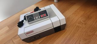 Nintendo NES con mando