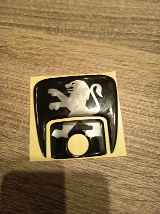 Pegatina Emblema León Maletero Peugeot