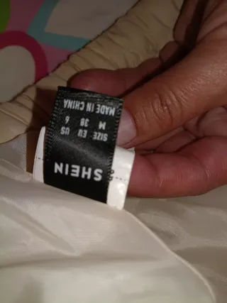 Chaquetón corto beige