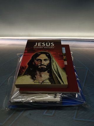 5 LIBROS ECLESIÁSTICOS, RELIGIÓN CATÓLICA, + postales y dvd