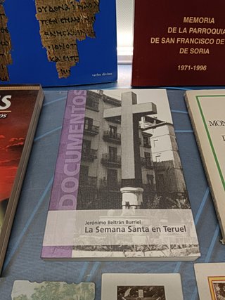 5 LIBROS ECLESIÁSTICOS, RELIGIÓN CATÓLICA, + postales y dvd
