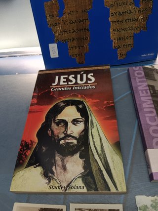 5 LIBROS ECLESIÁSTICOS, RELIGIÓN CATÓLICA, + postales y dvd