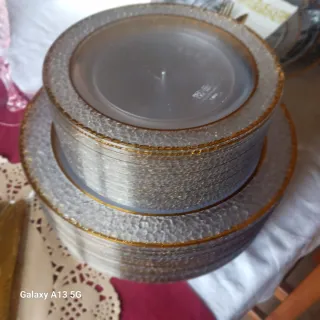 Vajilla Fiesta Dorada y Transparente.