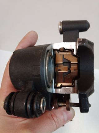 pinza freno trasera suzuki gsxr 600 k6 k7