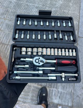 Caja de herramientas con accesorios