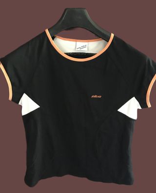 Top deportivo Mito negro y naranja