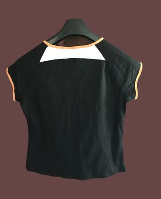 Top deportivo Mito negro y naranja