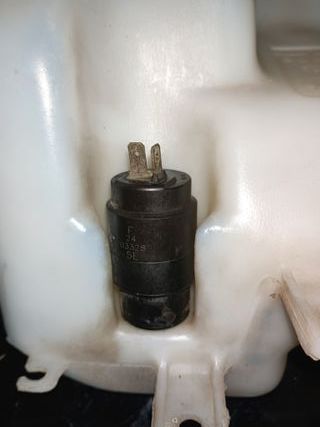 Alfa Romeo GT bombona y motor limpiaparabrisas