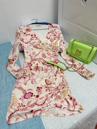 Vestido Guess floral manga larga