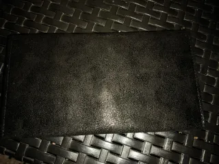 Portafogli nero con catena