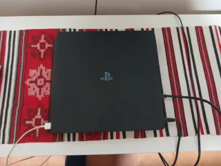 PS4 Slim 1TB + 2 Mandos + 4 Juegos