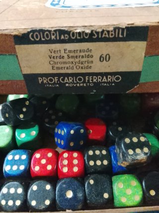 Dadi in osso colorati