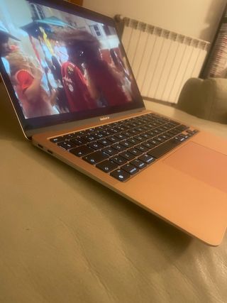 Macbook Air M1 256SSD 8GB RAM Dourado,bateria 99%