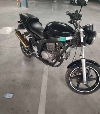 Hyosung Comet 125 Negra