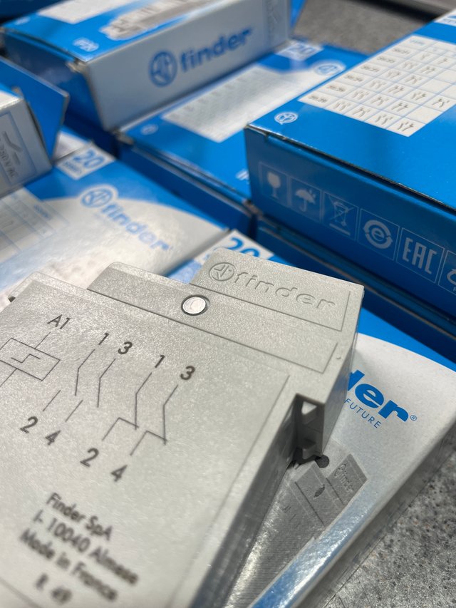 10 Relè Finder 20.22 230V Modulari