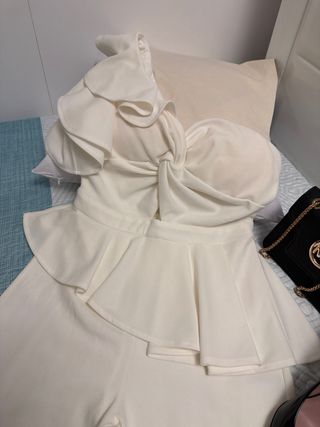 Mono de fiesta blanco