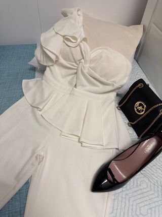 Mono de fiesta blanco