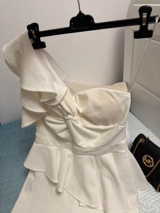 Mono de fiesta blanco