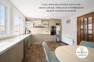 Casa adosada en venta en Zona Mercat en Rubí
